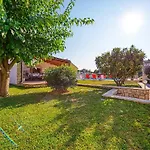 Marina 4 Shared Pool Appartement Rovinjsko Selo