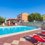Marina 4 Shared Pool *