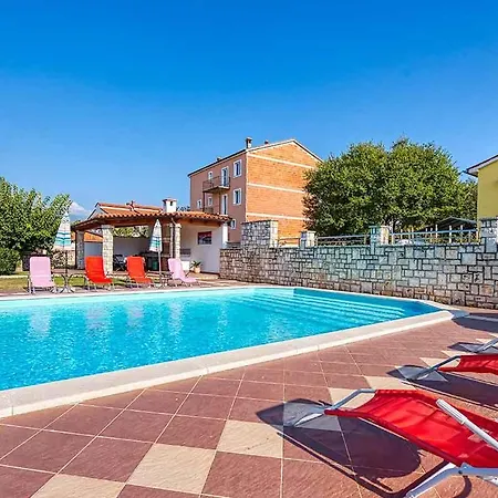 Marina 4 Shared Pool *