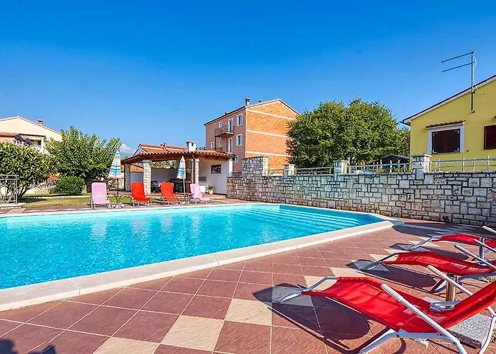 Marina 4 Shared Pool *